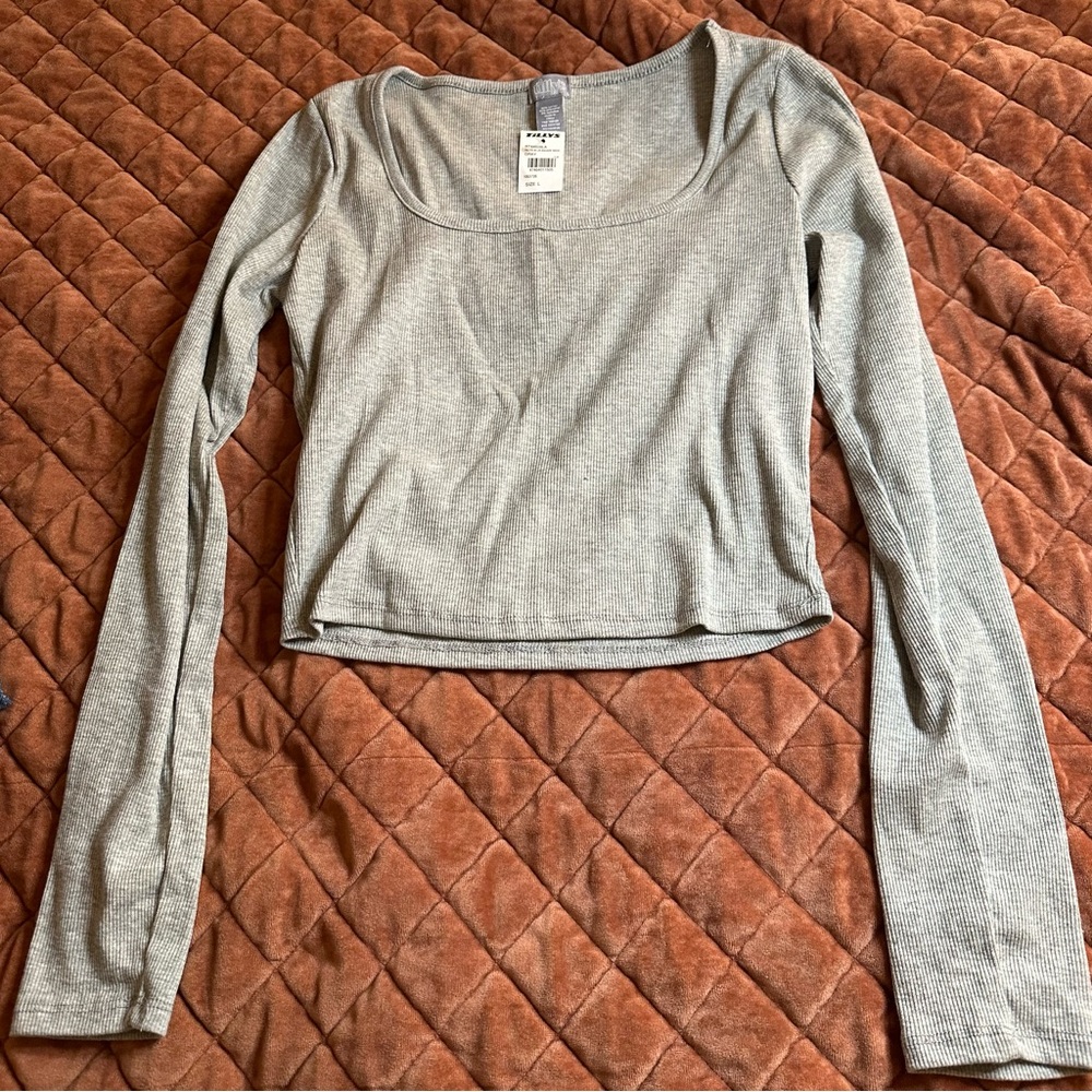 NWT Tilly’s Gray Long Sleeve Women's Top